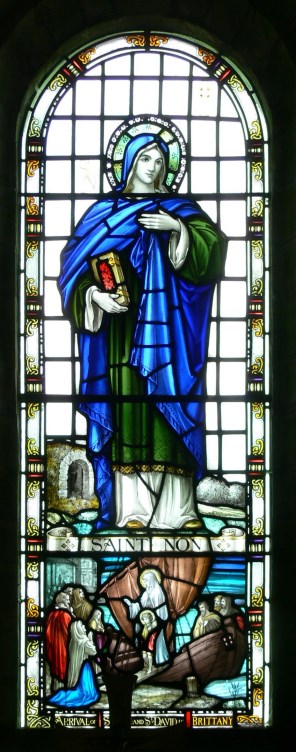 성녀 논나_photo by Wolfgang Sauber_in the Chapel of Our Lady and St Non in Pembrokeshire.jpg